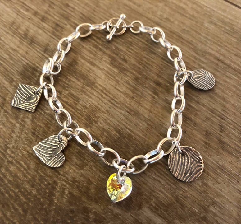 3 single fingerprint charm bracelet. Chunky chain with hoop & T-bar clasp and heart crystal - Image 2